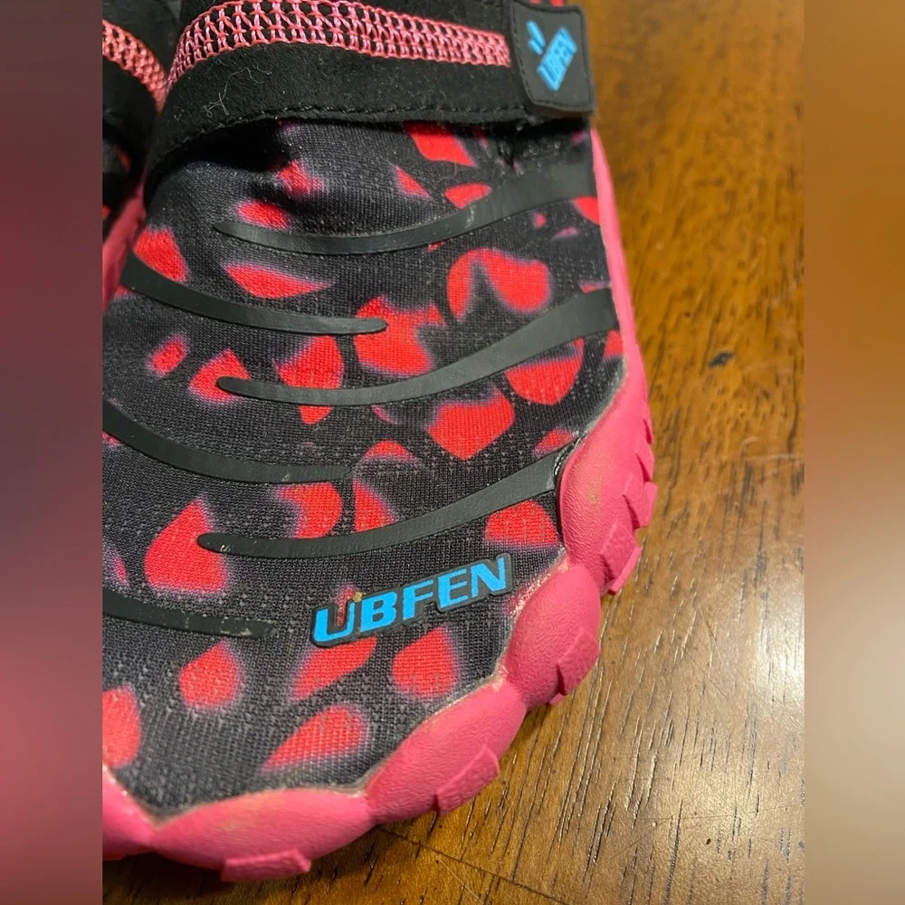 Unfen children’s water shoes. Size 2.